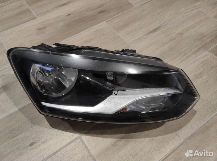 Фара правая битая Volkswagen Polo 2016