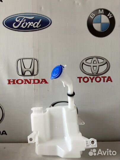 Бачок омывателя с горловиной Форд Фокус 3