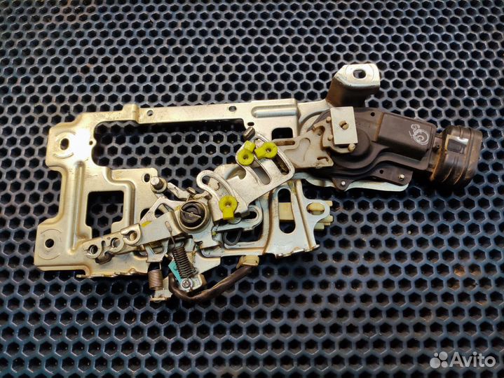 Замок задний правый Toyota alphard 1