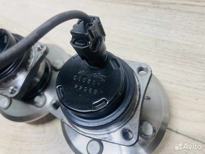 Ступица задняя Toyota Avensis 250