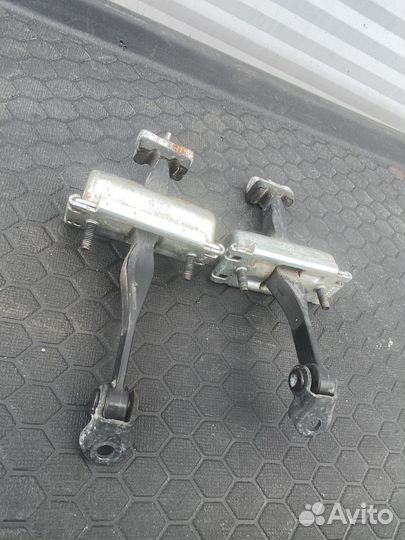 Ограничитель задней двери Ford F-150