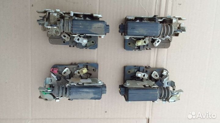 Замок двери Рено Логан 1