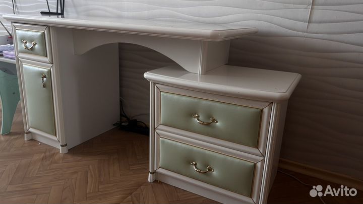 Продам стол