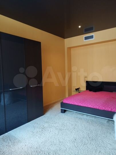 Дом 394 м² на участке 2,5 сот.