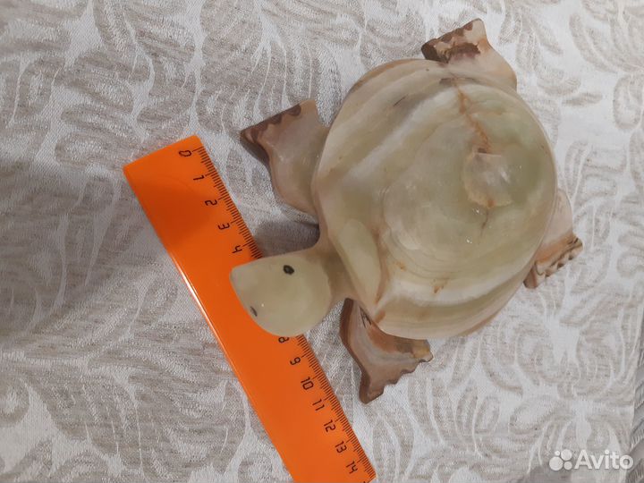 Фигурки и посуда из оникса