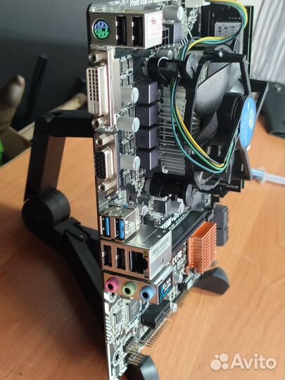 Материнская плата с процессором и памятью