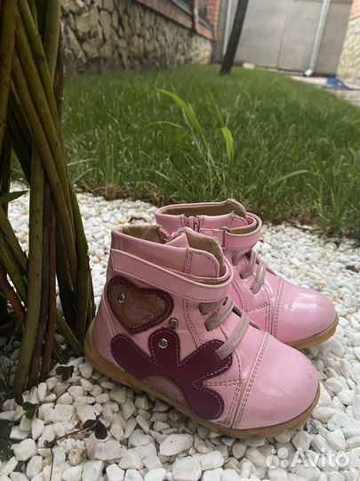 Ботинки и босоножки для девочки
