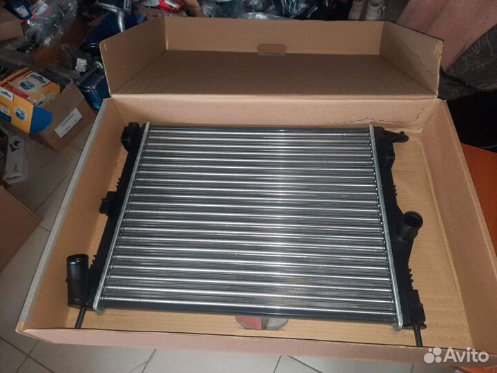 Радиатор renault logan,sandero,largus без ас