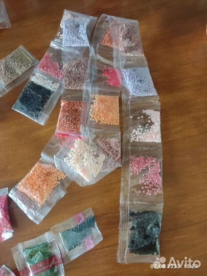 Стразы для алмазной мозаики квадратные и круглые