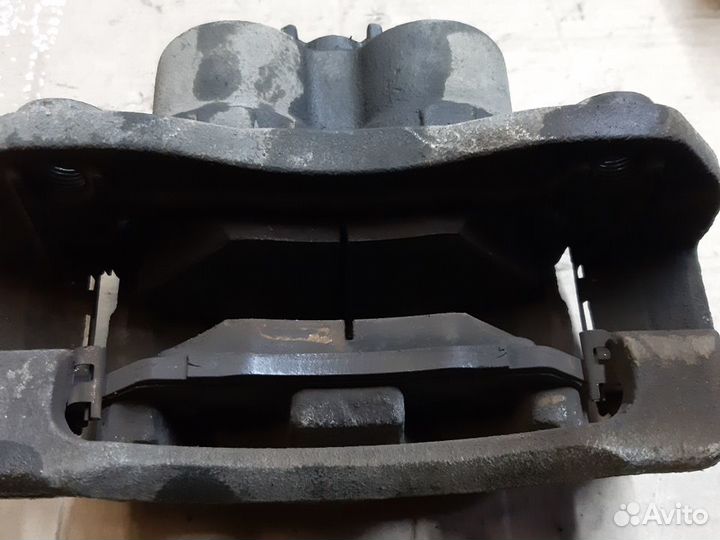 Суппорт передний правый ssangyong actyon NEW 2011