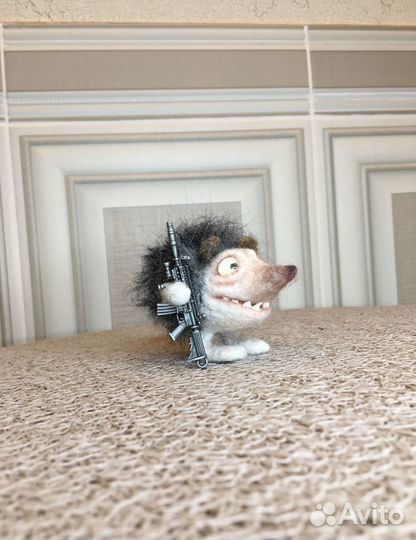 Интерьерная игрушка Еж с автоматом