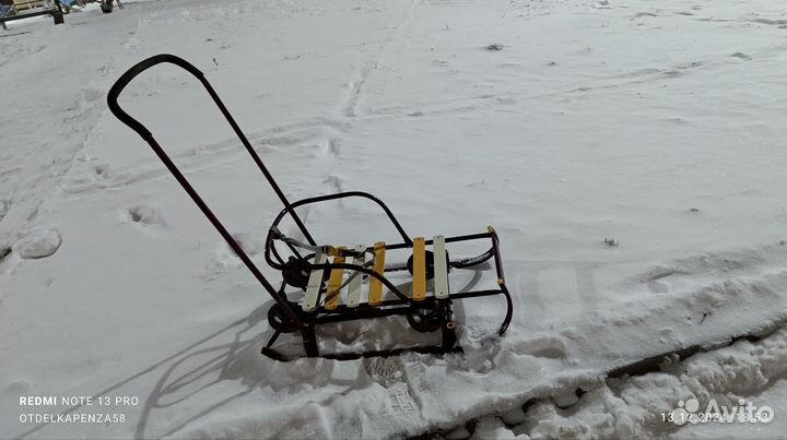 Детские санки с выдвижными колесами