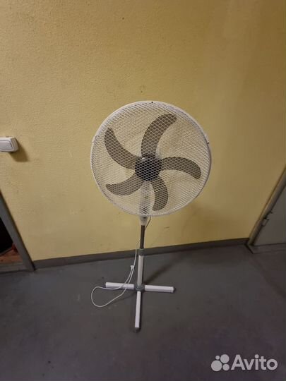 Вентилятор напольный hyundai