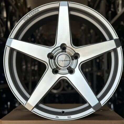 Литые диски Vossen VPS-303 8×R18 5×114.3