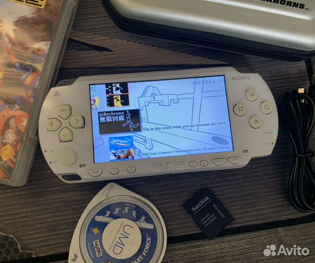 Sony PSP 1004 Ceramic White 7500 игр (комплектом)