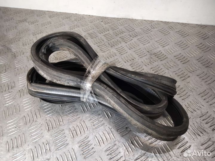 Уплотнитель багажника Suzuki SX4 седан