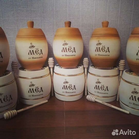 Деревяные боченки с медом