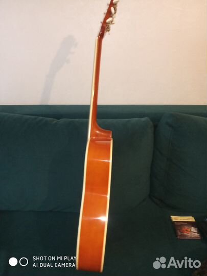 Акустическая гитара