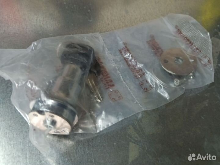 Замок мебельны,нажимной Armstrong круглый