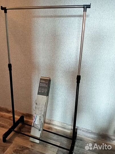 Вешалка для одежды напольная