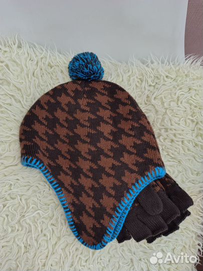 Вязанная шарка и перчатки-варежки crocs