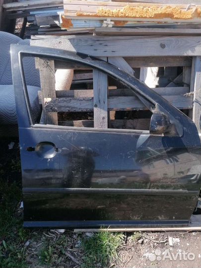 Дверь правая капот