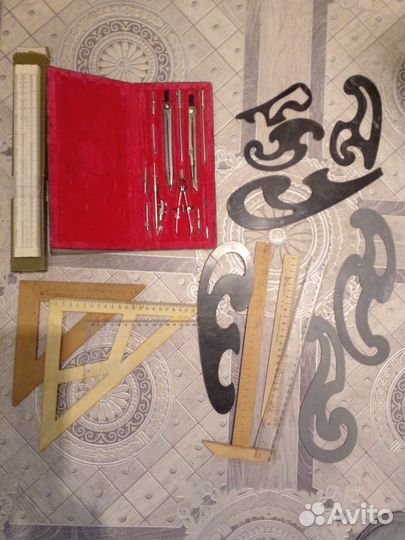 Линейки, лекала и готовальня