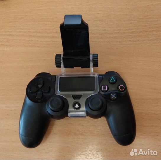 Крепление к DualShock 4 для игры на телефоне