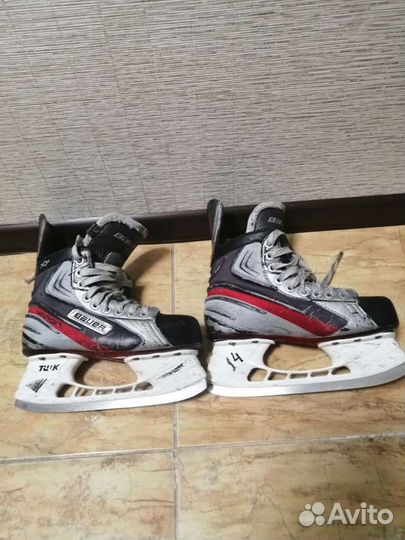 Хоккейные коньки bauer