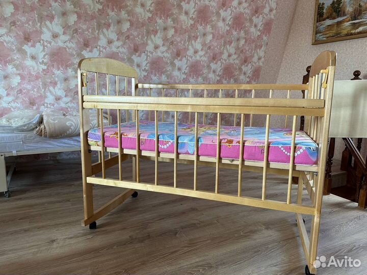 Детская кровать на колесах 120*60