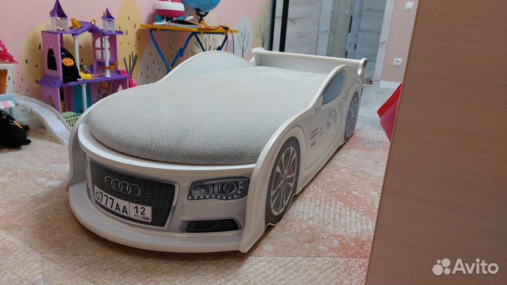 Детская кровать машина