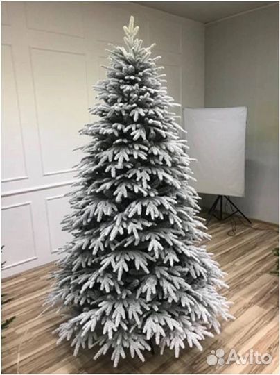 Ель искусственная заснеженная