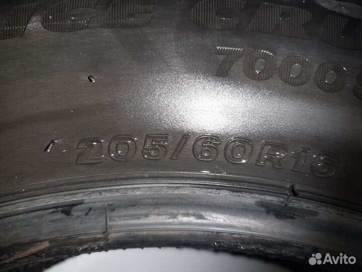 Bridgestone Ice Cruiser 7000S 205/60 R16