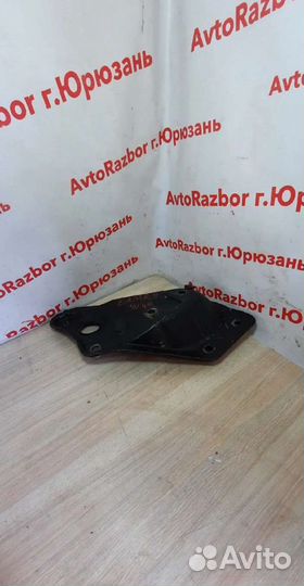 Крепления стабилизатора правое Toyota Camry SV41