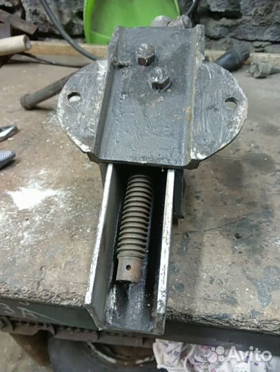 Тиски слесарные