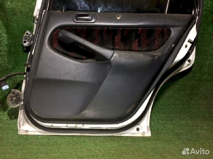 Дверь задняя правая Honda Orthia EL1 Белая царапин