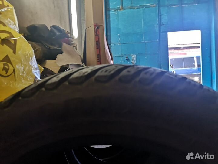 Goodyear UltraGrip Ice 215/55 R17 98T