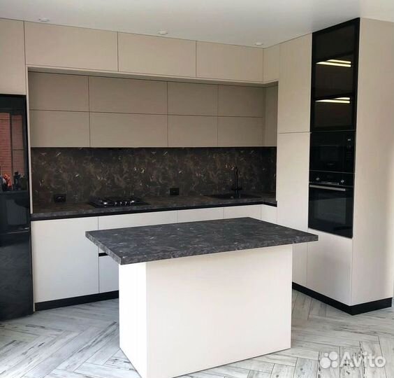 Кухня под потолок в новостройку