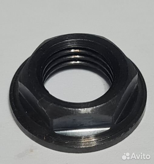 Гайка крепления пиньона Yamaha 20-30 Old