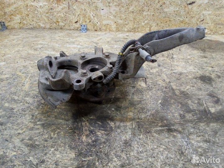 Поворотный кулак передний правый Land Rover Range