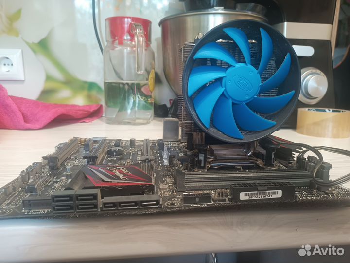Материнская плата с процессором и кулером