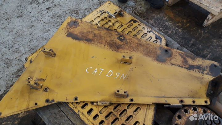 Защита боковая двигателя Caterpillar CAT D9N