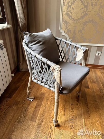 Стол со стульями