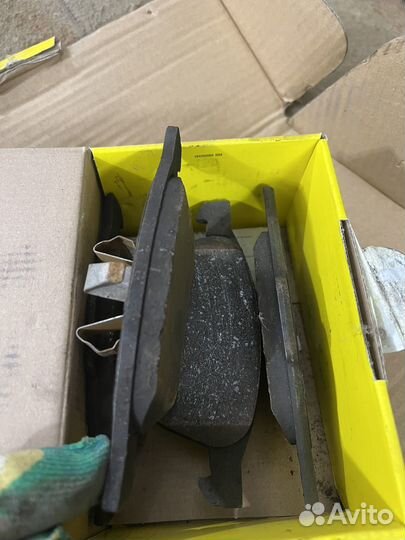 Тормозные диски и колодки передние Mazda 3 bk/bl