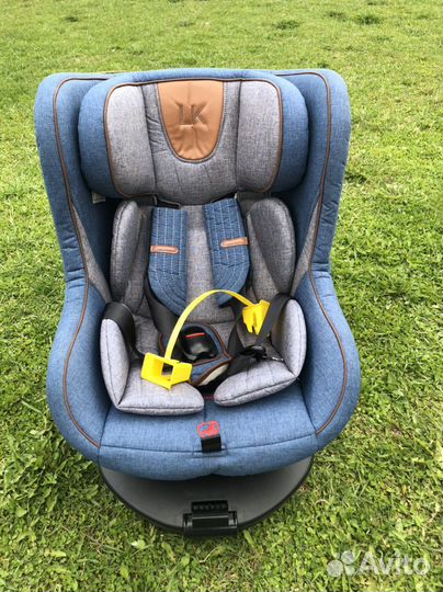 Автомобильное кресло