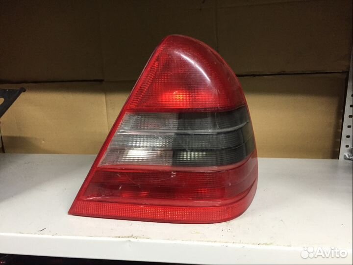 Фонарь задний правый Mercedes C W202