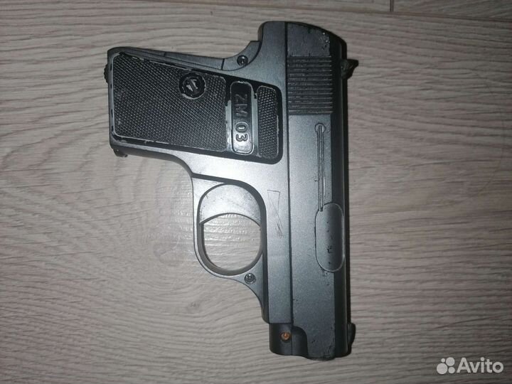 Игрушечный пистолет на пульках