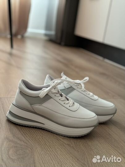 Кроссовки, спортивные туфли