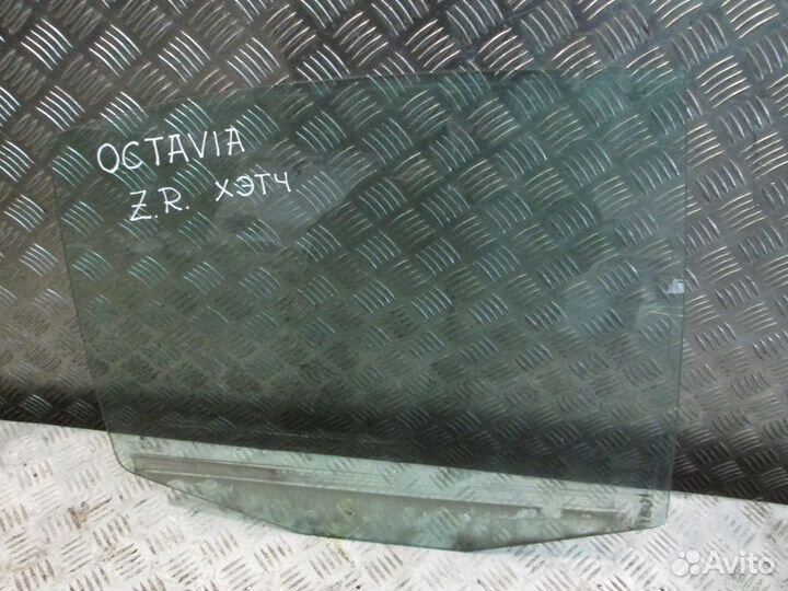 Стекло задней правой двери Шкода Октавия тур