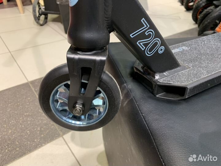 Самокат трюковой Globber GS 720